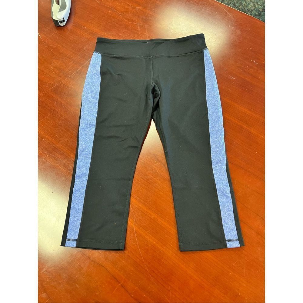 CAbi Black & Blue Capri Work Out Leggings sz M EUC